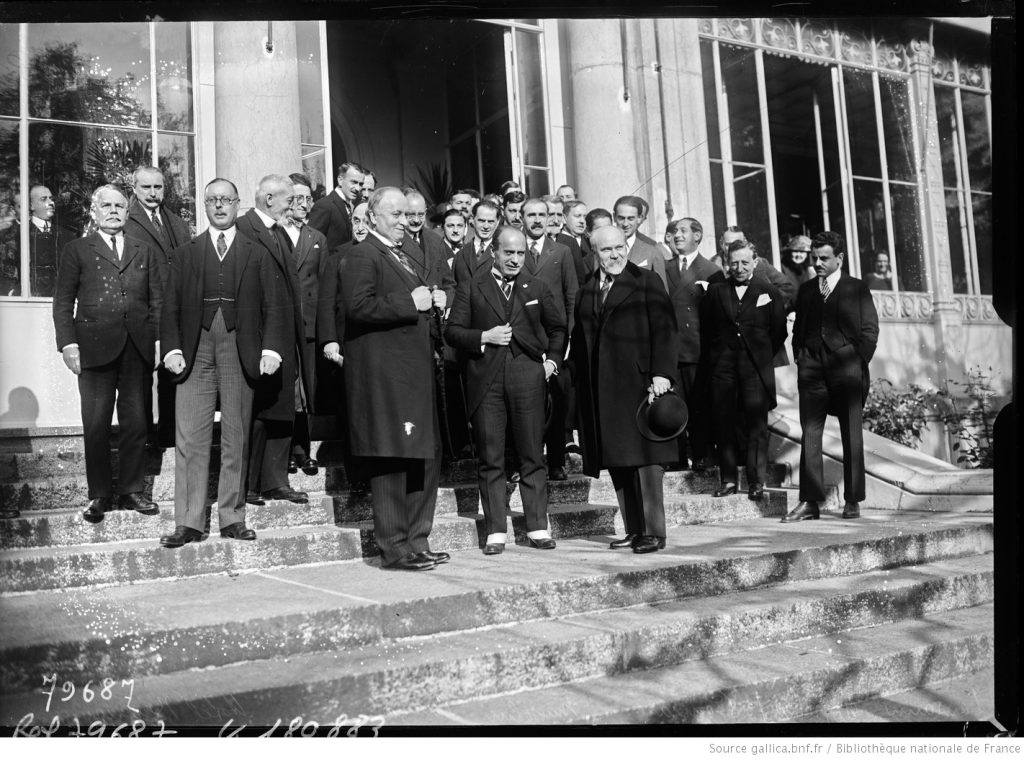 Lord Curzon, Benito Mussolini, and Raymond Poincaré at hôtel Beau-Rivage, Lausanne. (akg-images / Keystone)